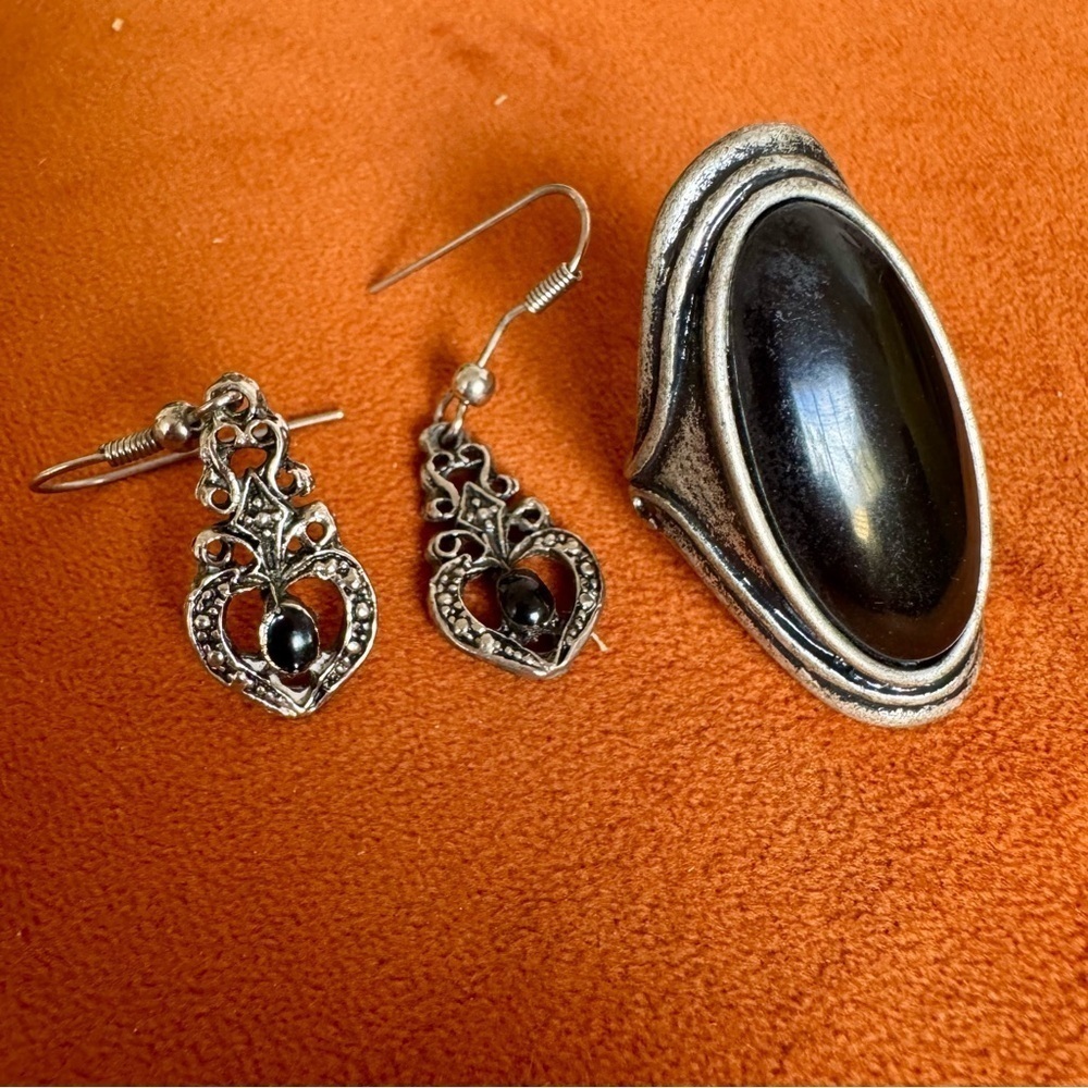 Elegant Black and Silver Jewelry Set - Picture 1 of 10